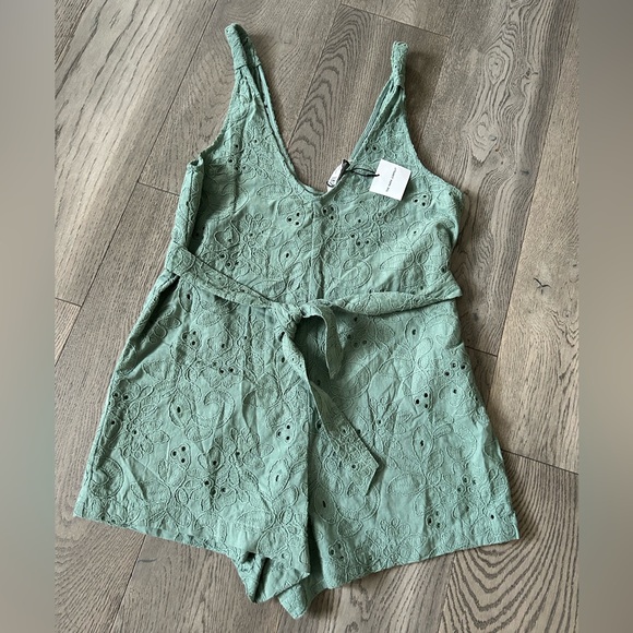 BNWT Zara The Nara eyelet romper in sage green - Picture 2 of 7